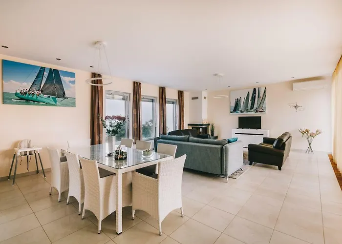 Georgina * バダチョニトマイ