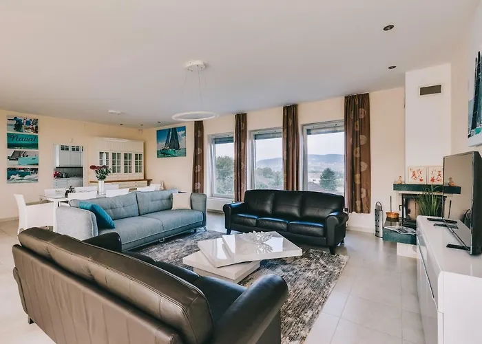 ヴィラ Georgina バダチョニトマイ